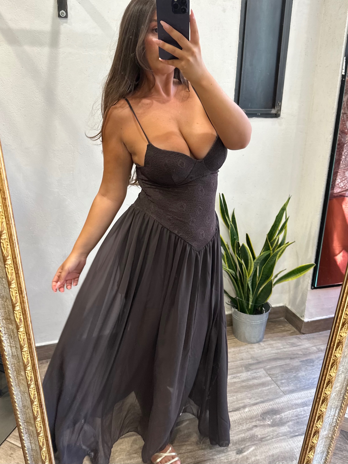Abito lungo pizzo e chiffon con corpetto a cuore