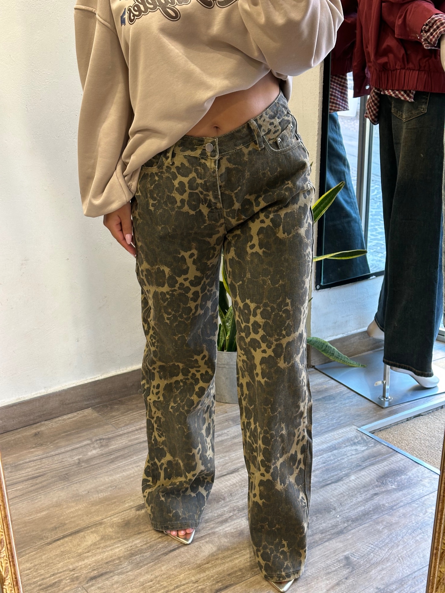 Jeans animalier a gamba larga