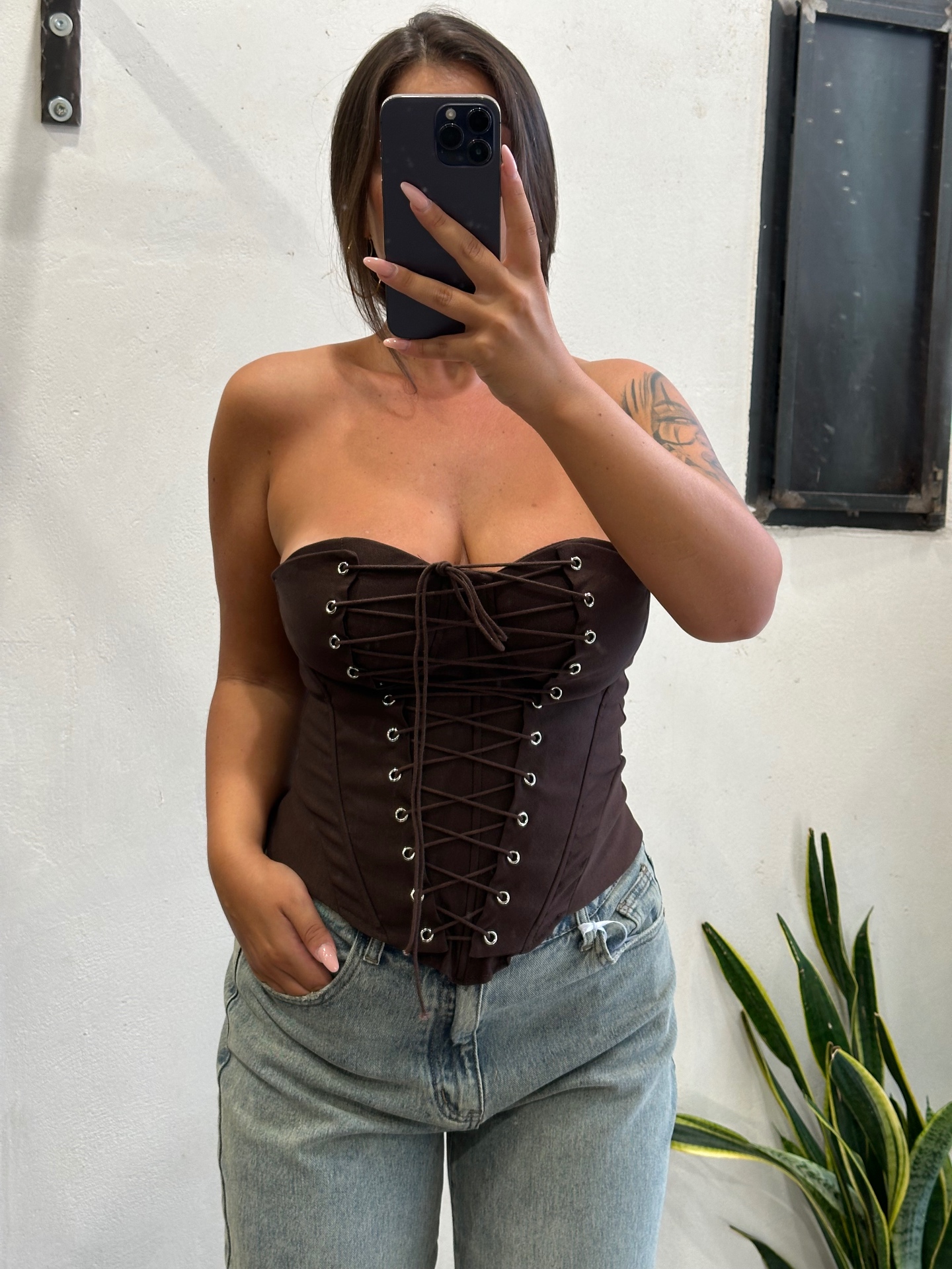 Top corsetto con lacci e occhielli