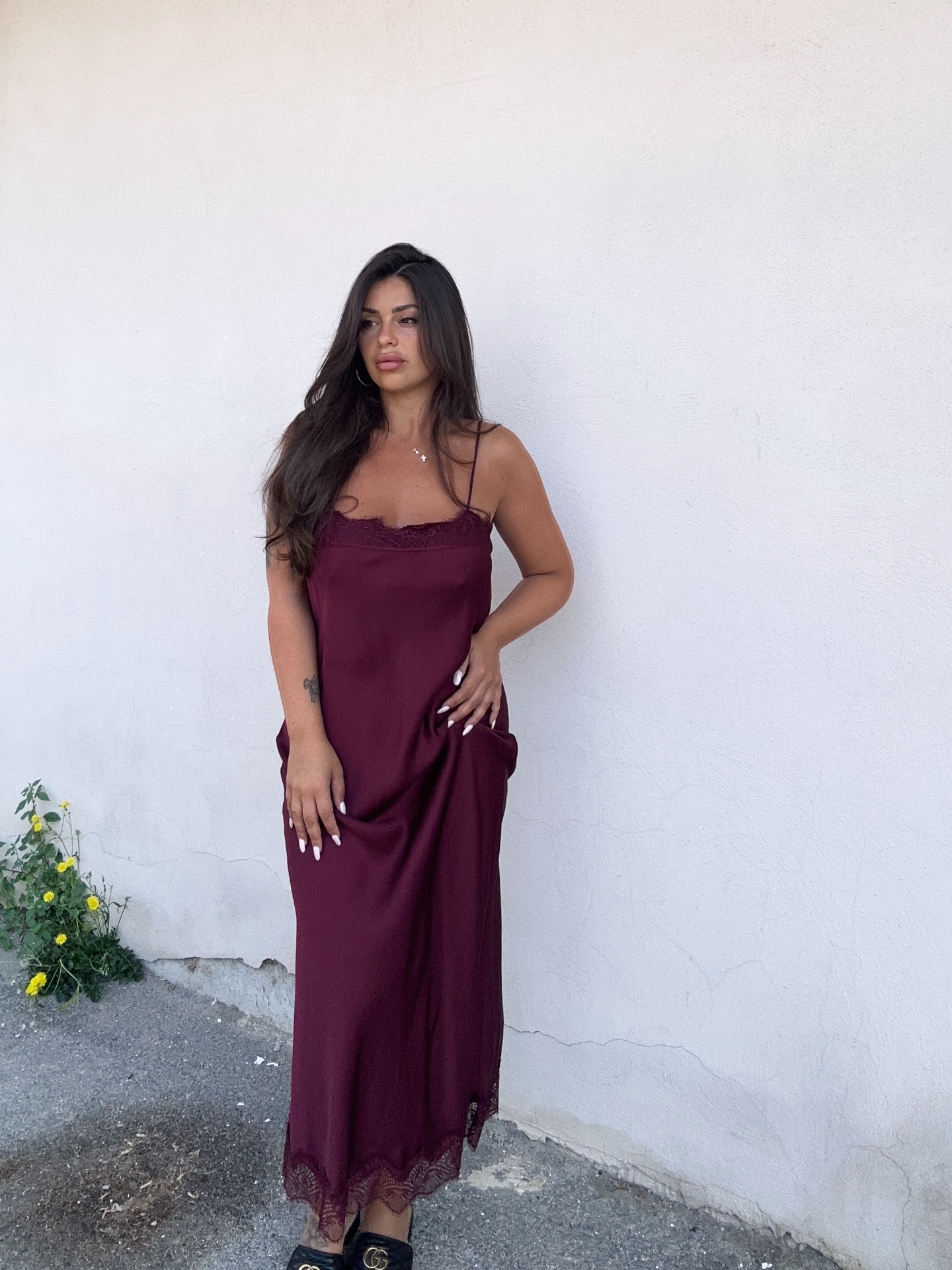 Abito lungo slip dress in raso con pizzo