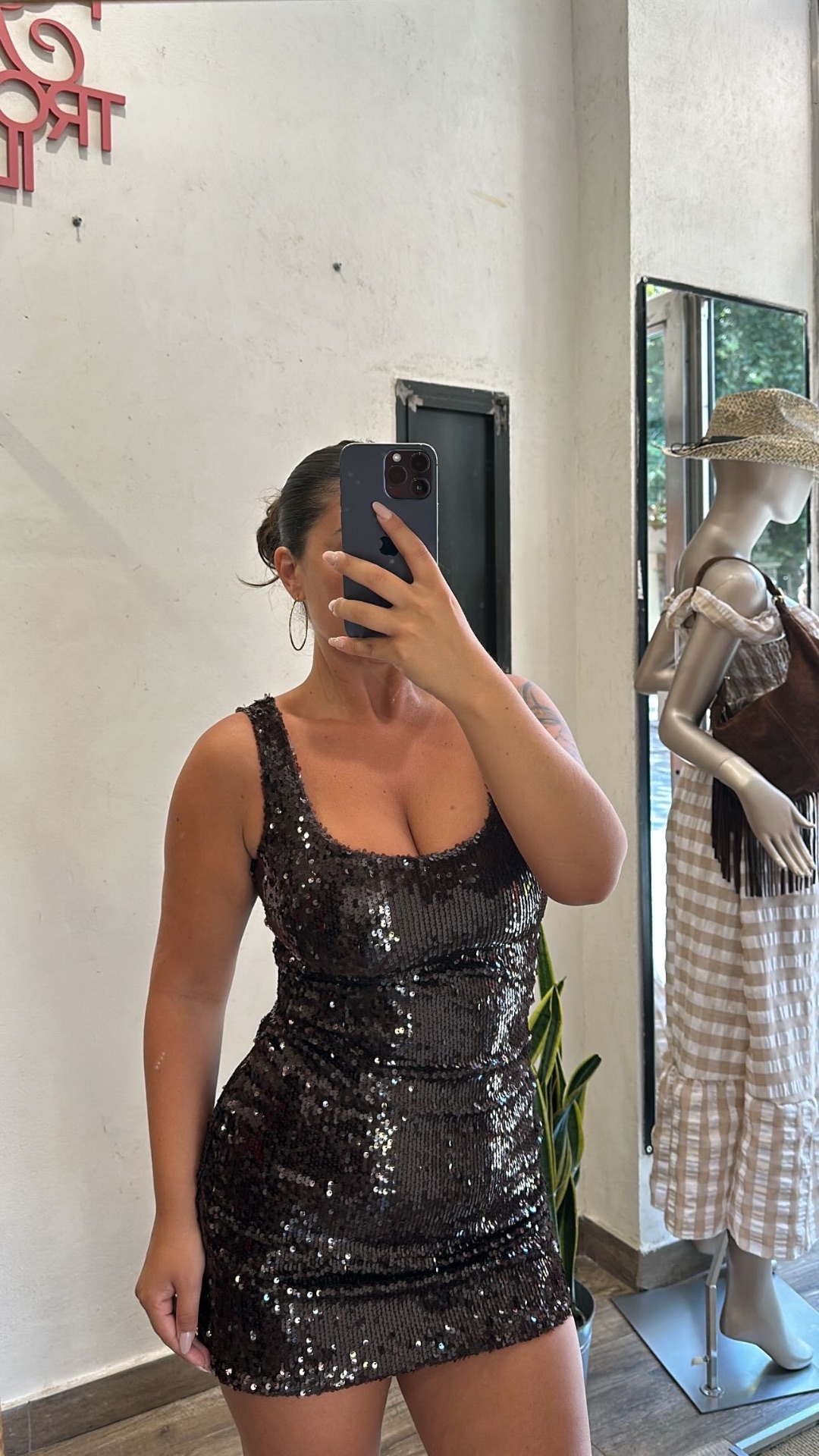 Abito mini in paillettes marrone